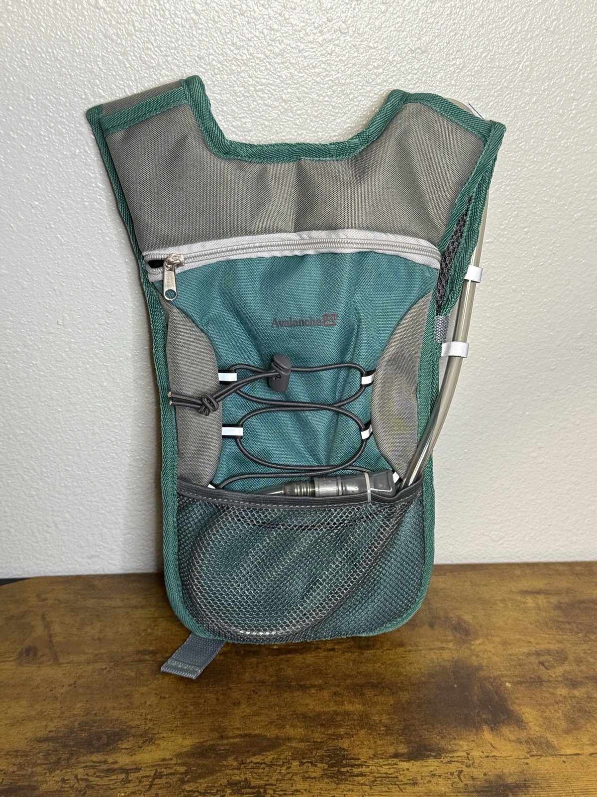 Hydration Bag Interior Liquid Reservoir Avalanche Explorer 34oz Teal & Grey NEW