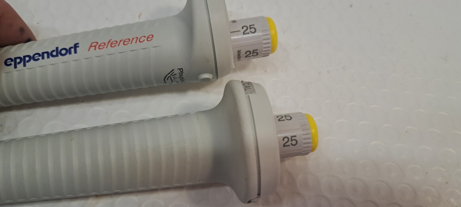 lot of 2 Eppendorf Reference 25 µL Single Channel Pipette