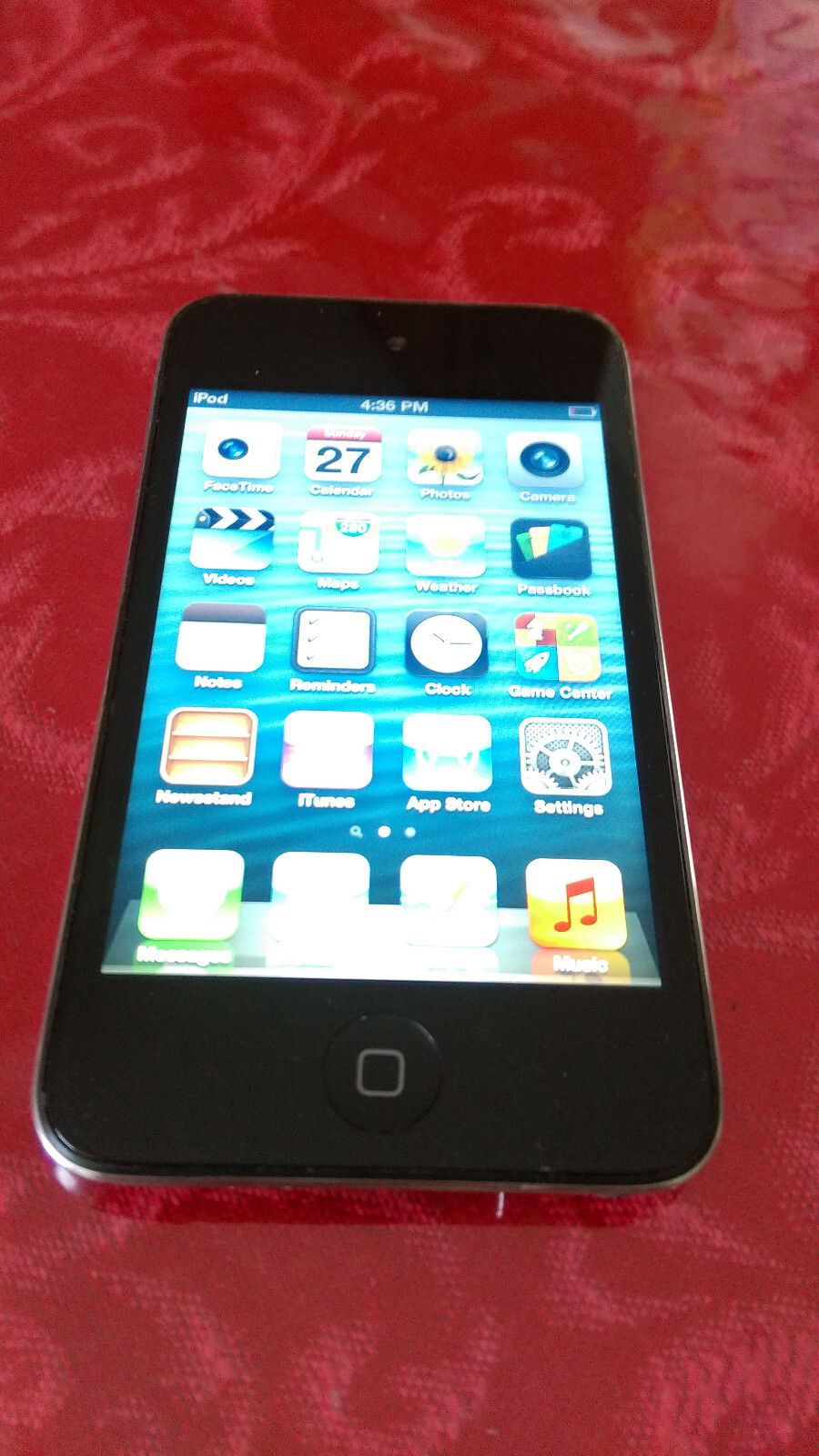 Apple iPod touch 4th Generation Black (8 GB) - Good Condition