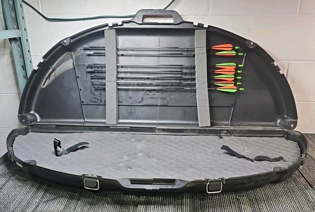 Bear Archery - Game Over - Compound Bow with Hard Case