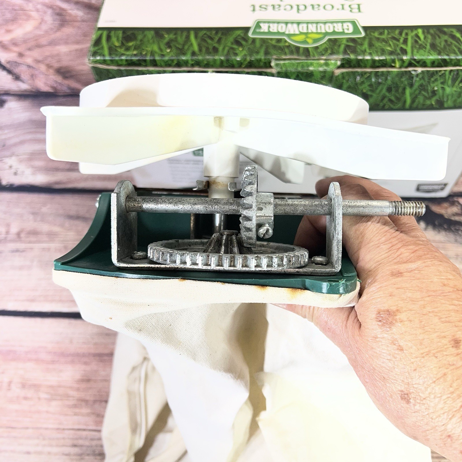 Ground Works hand held seed spreader 15 lb capacity USED VGC