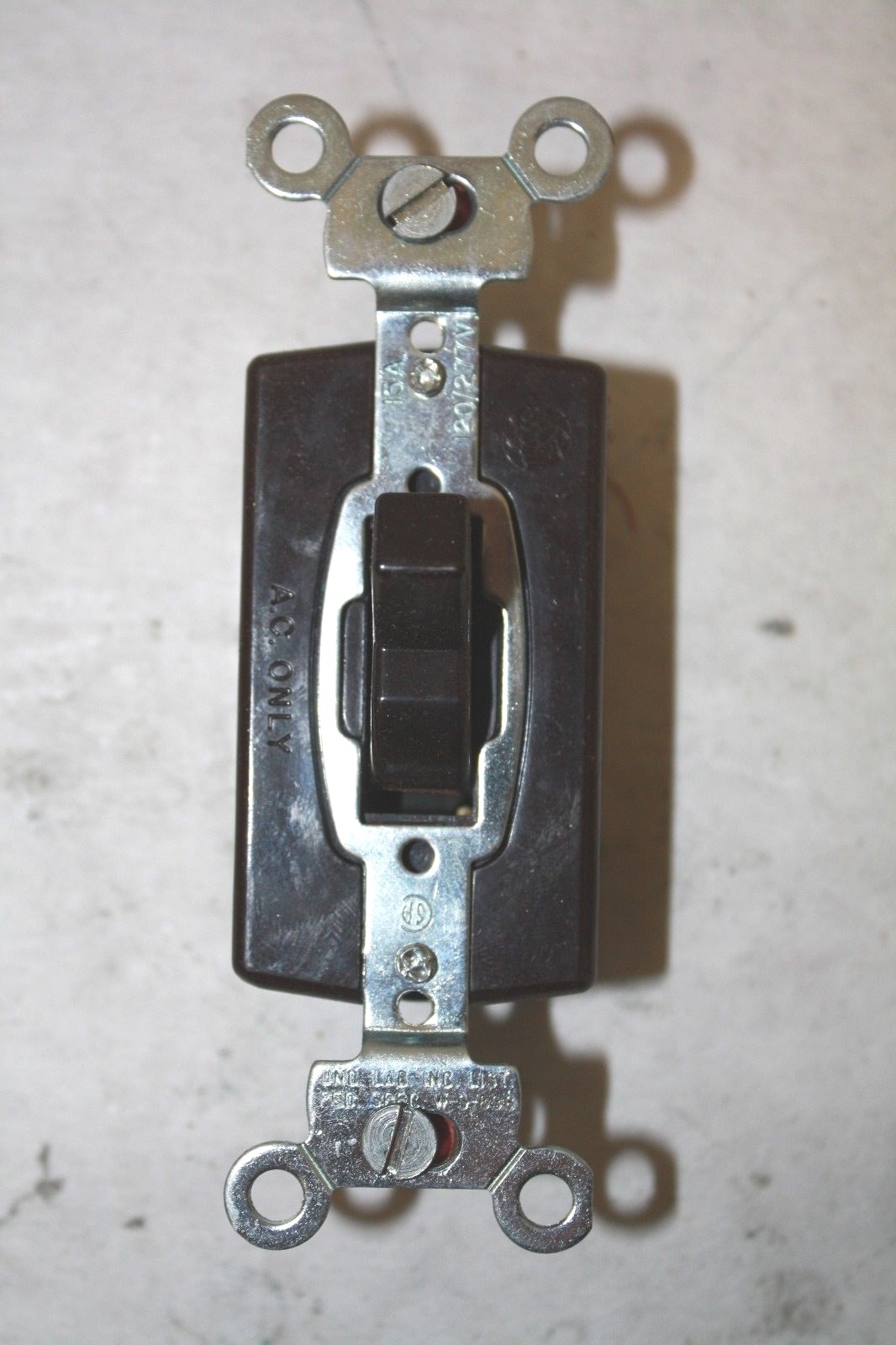 (2) HUBBELL 1104 TOGGLE SWITCH