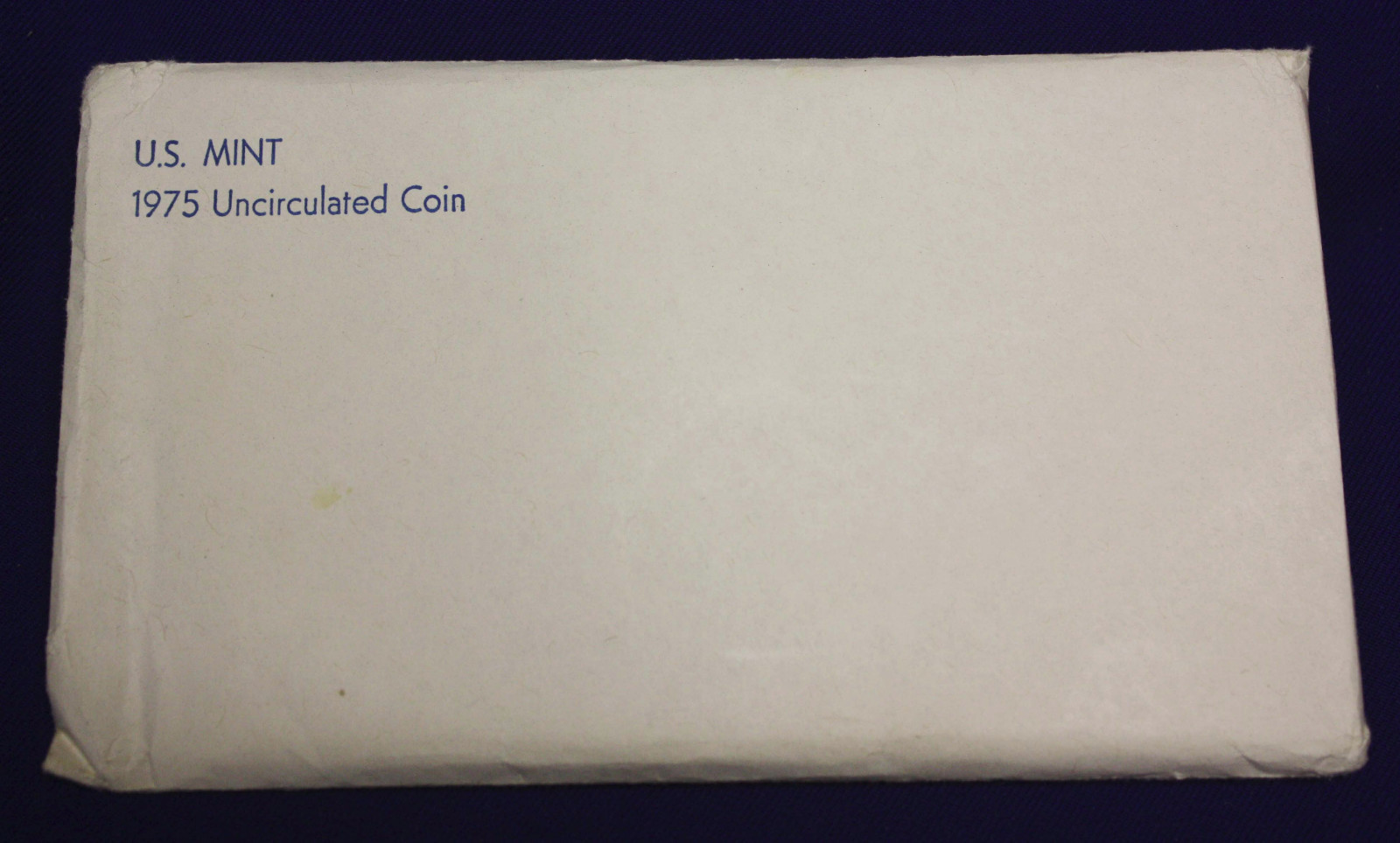 1975 MINT SET ISSUED BY U.S. MINT