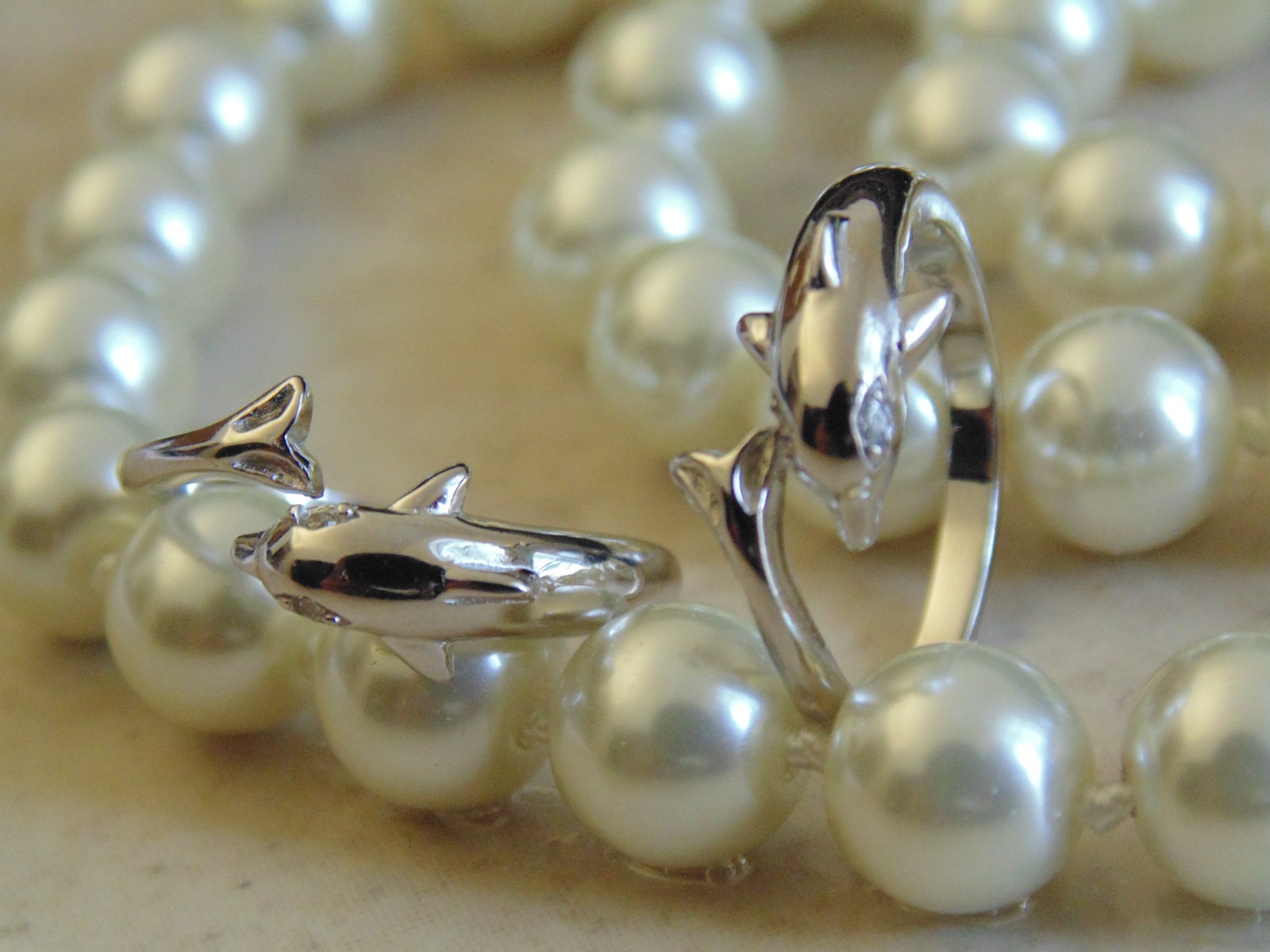 .925 Sterling Silver Adjustable Dolphin Cubic Zirconia Toe Ring.