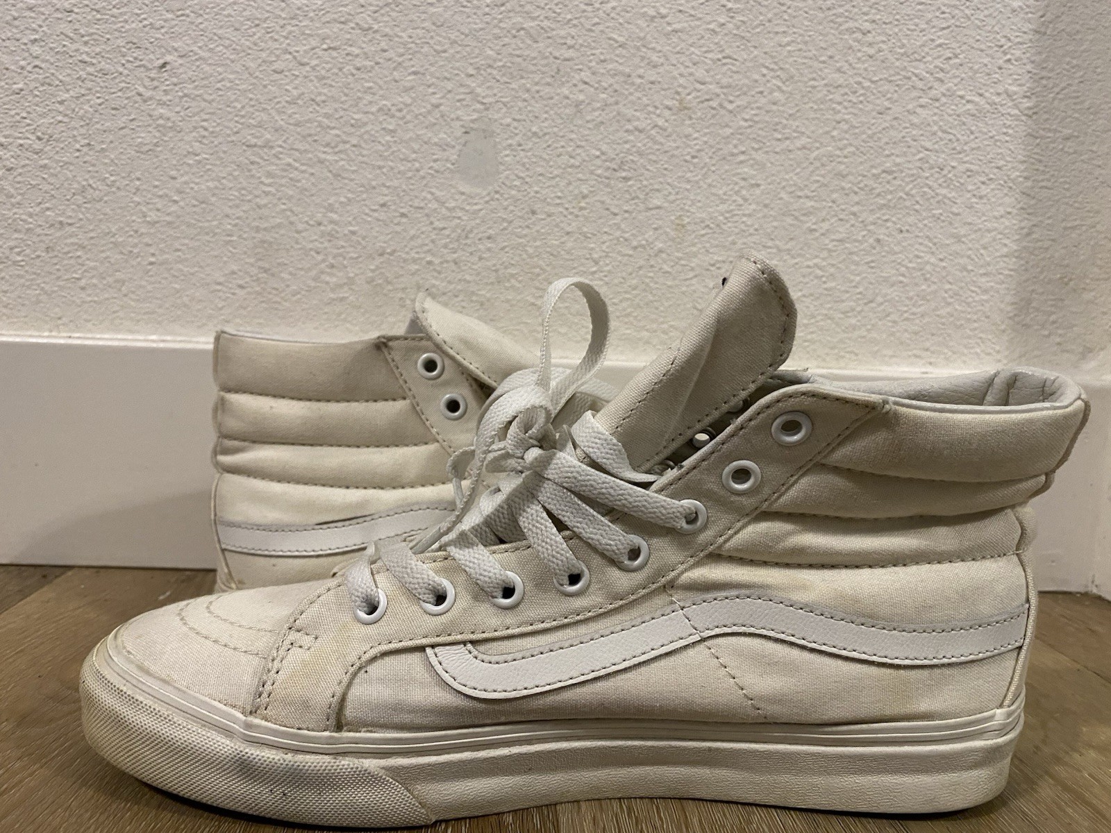 Vans White High Top Skateboarding Shoes Men's US 9 D Medium Width