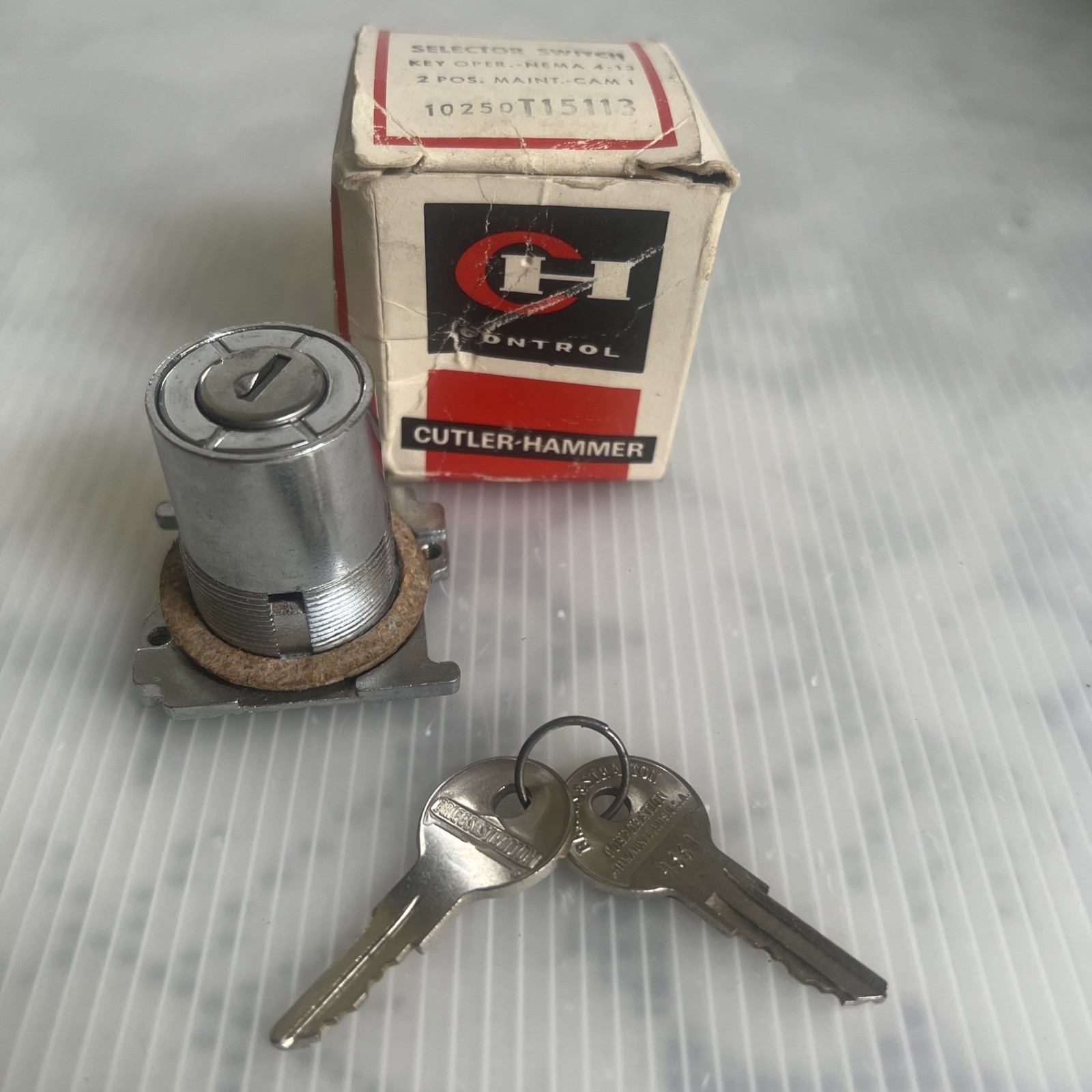 CUTLER HAMMER CONTROL 10250T15113 / 10250T15113 For Parts Not Complete With Keys