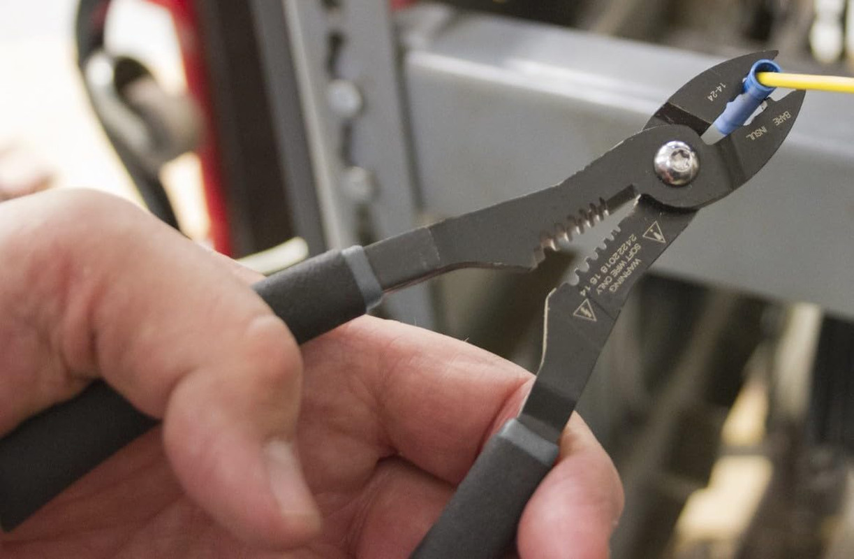 68250 Compact Multi Function Wire Stripper, 14 24 Gauge