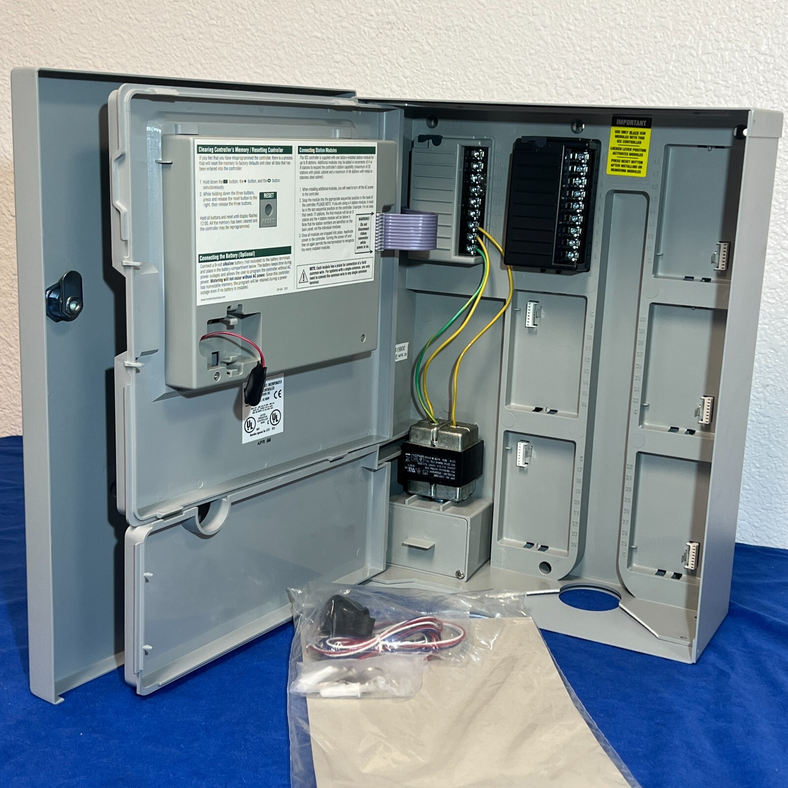 Hunter ICC-800-M Sprinkler Irrigation Timer Controller 8 Station CASE DAMAGED