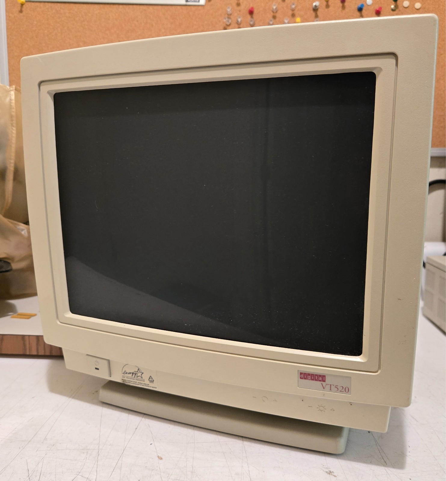 DEC Digital VT520-A4 multi-session terminal - POWER & CHIME, NOTHING ON SCREEN