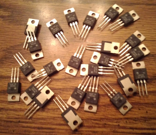 Lot of 25: Motorola MC78M08CT Voltage Regulators