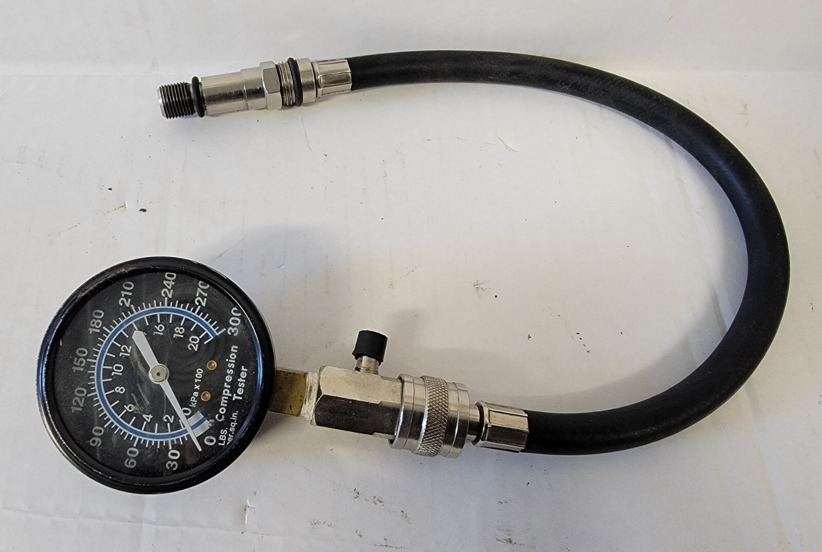 COMPRESSION TESTER TESTING GAUGE GAGE Kpa X 100