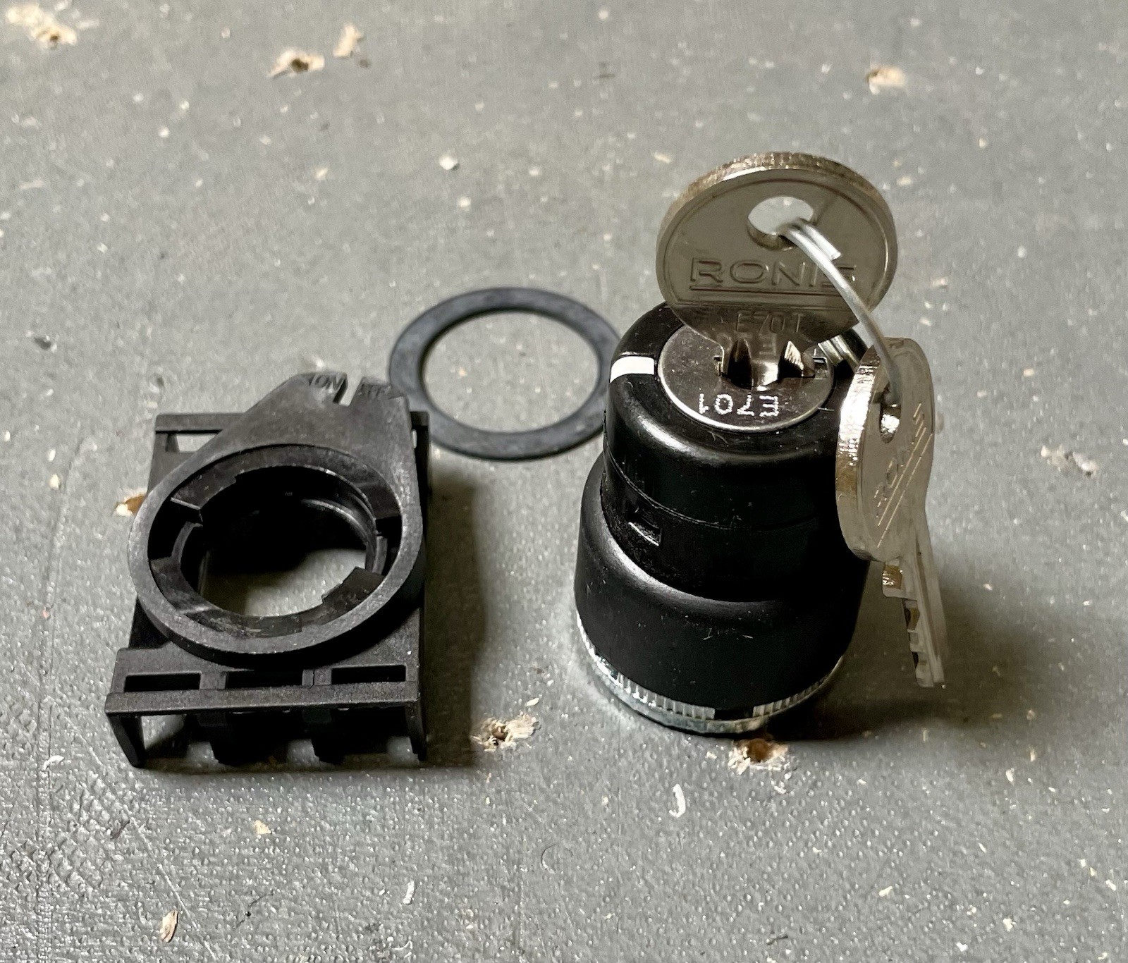 Giovenzana PSCR8D0N 2 Position Rotary Switch W/ Key