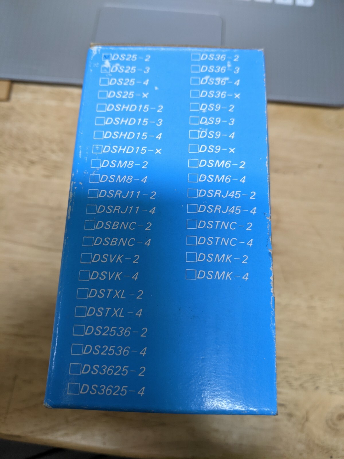 StarTech.com (DS252) 2-Ports External Switch [FC-76-TAB]