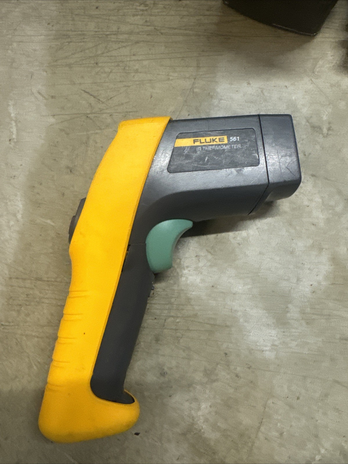 Fluke 561 HVAC Infrared and Contact Thermometer
