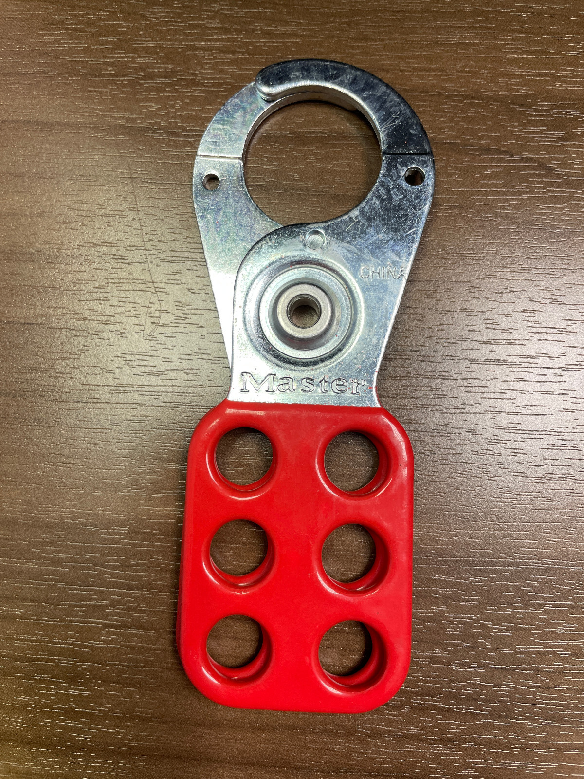 MASTER LOCK No. 420 Red Safety Lockout Scissor Hasp