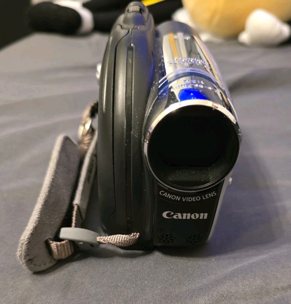 Canon DC310 - Digital Video Camera + Bag And Charging Cable