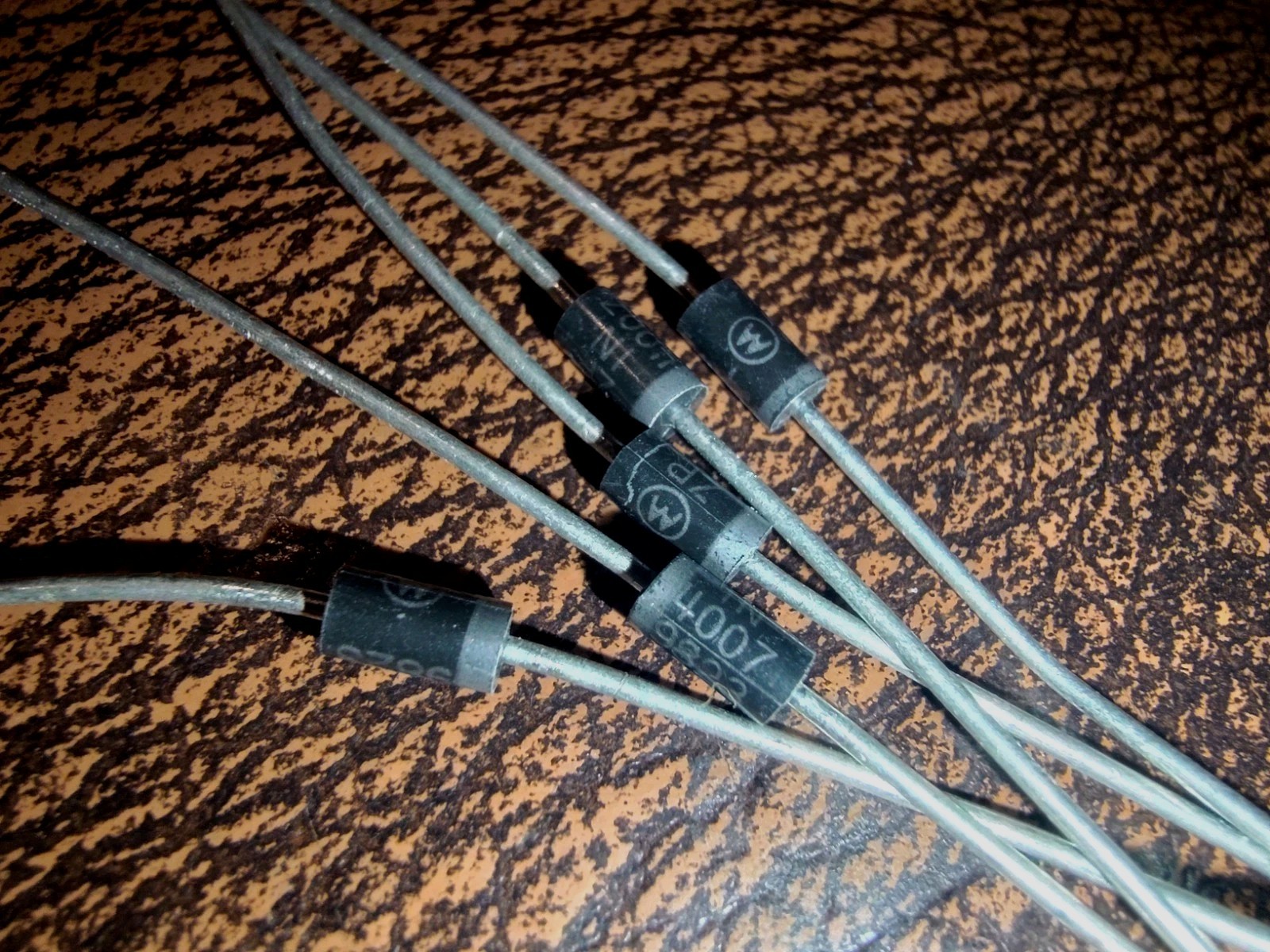 Lot of 30  NEW OLD STOCK- MOTOROLA 1N4007 Rectifier Diode 1kV 1Amp