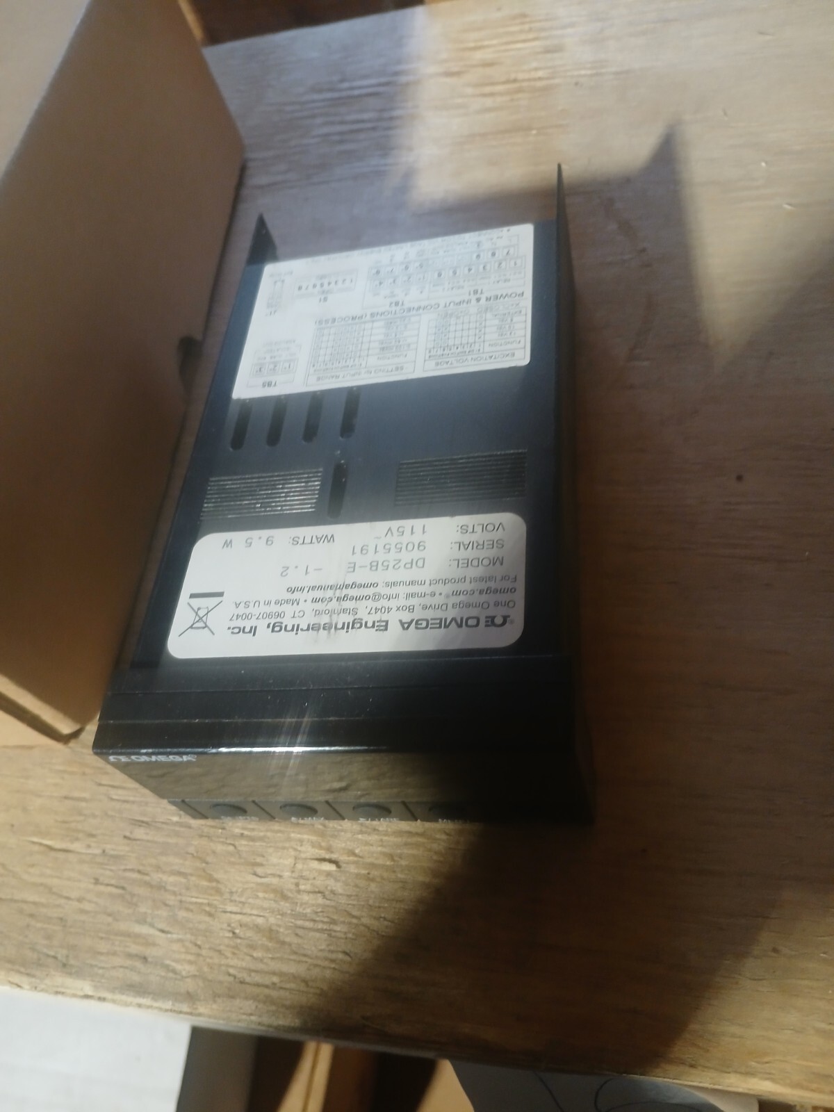 New OMEGA ENGINEERING DP25B-E / DP25BE Controller