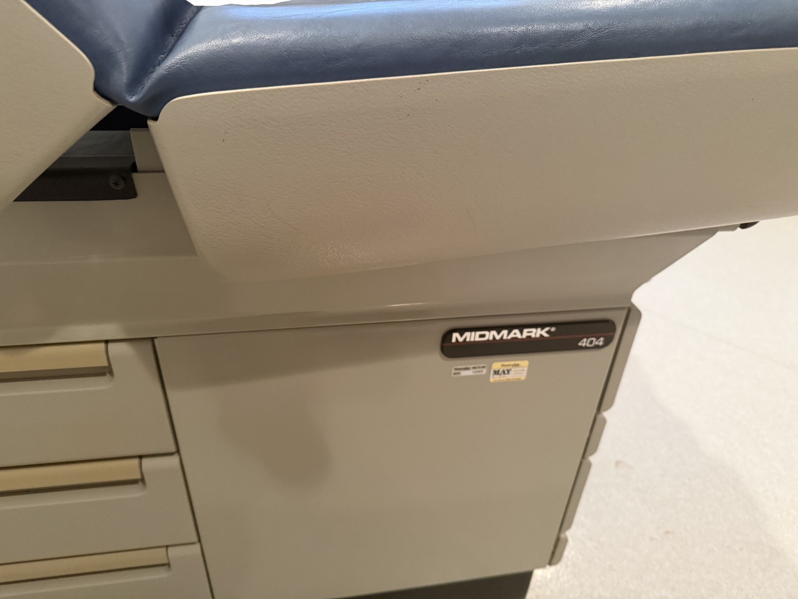 Ritter Midmark 404 Exam Table w/Power Supply, Step Stool, Storage And Stool