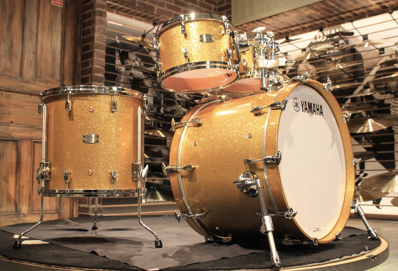 Yamaha Absolute Hybrid Maple 4-piece Gold Champagne Sparkle Drum Set - Demo!