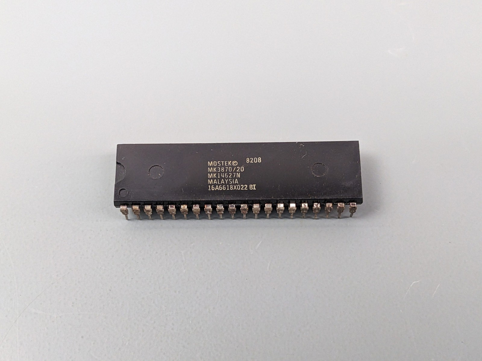 Mostek MK14627 (16A6618X022 Mask ROM) 3870/20 Microcontroller IC