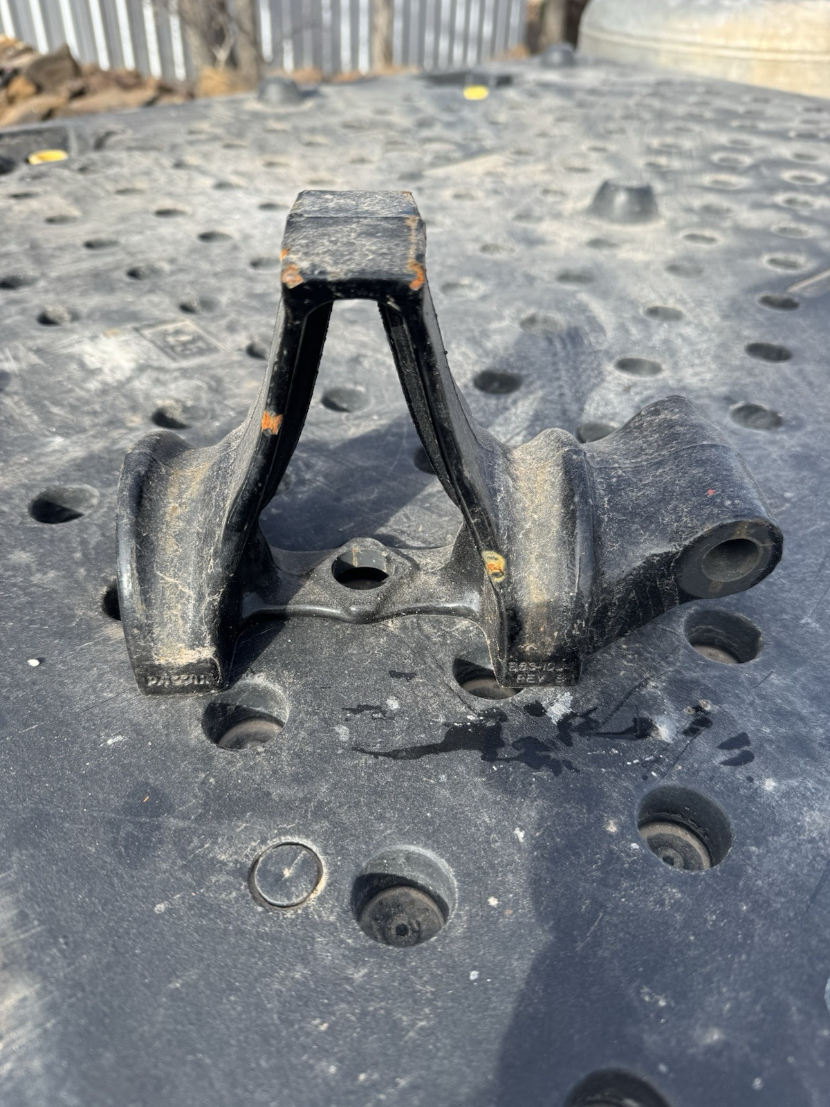 PACCAR KENWORTH PETERBILT B63-6008 SADDLE-SUSPENSION FRONT CAST IRON