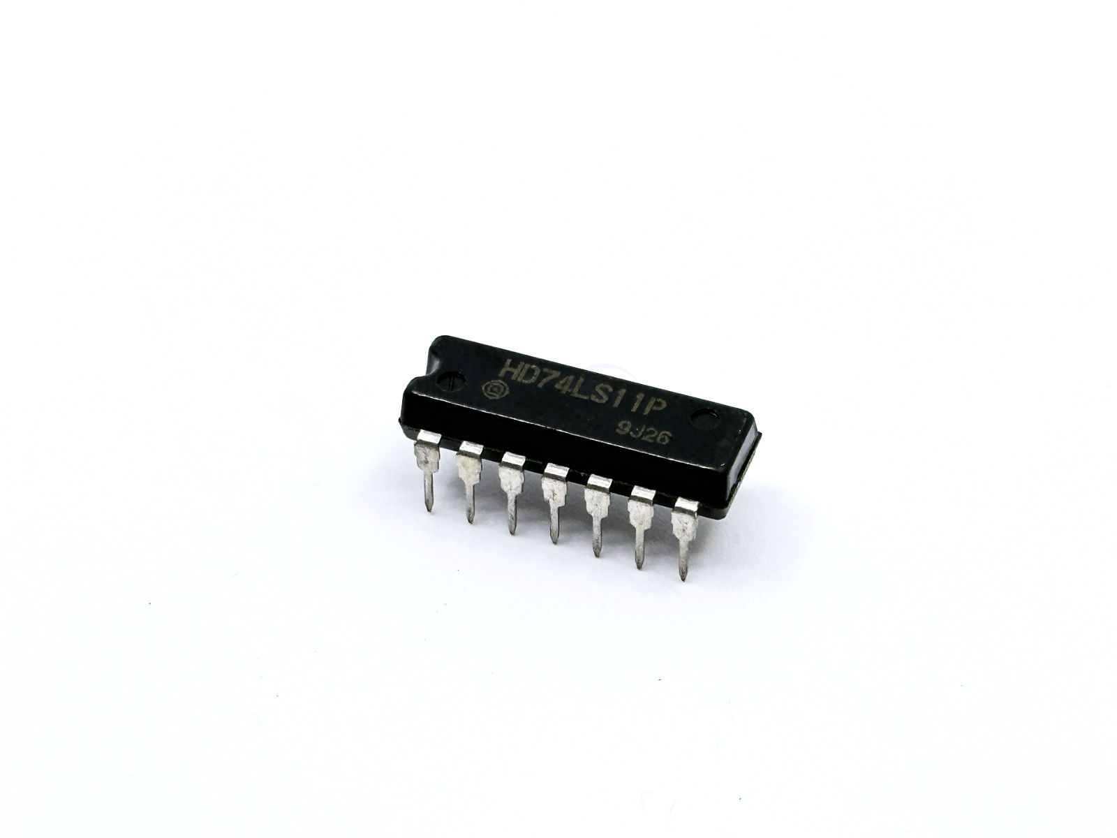 5PCS HD74LS11P Hitachi Triple 3-Input AND Gate IC TTL 5V DIP-14