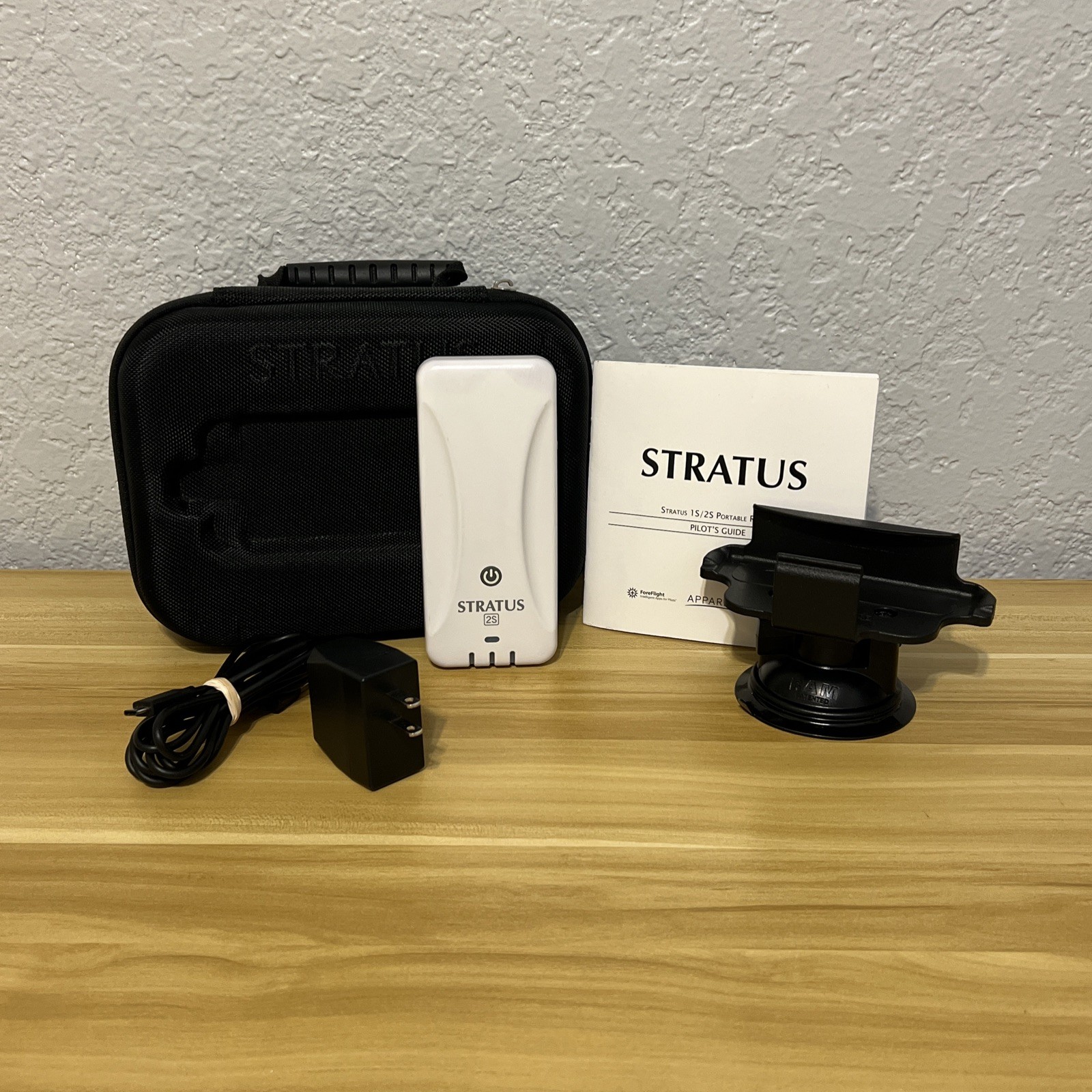 Appareo Stratus 2S Portable ADS-B Receiver with Case & Manual - Tested/Working