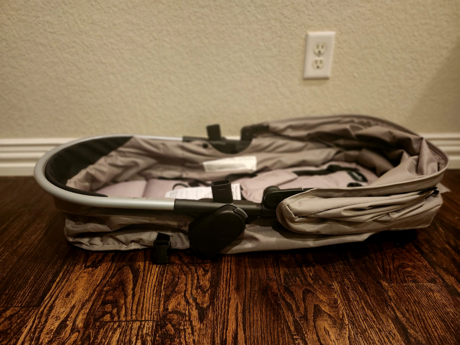 NEW - Evenflo Pivot Modular Travel System Sandstone BASSINET ONLY