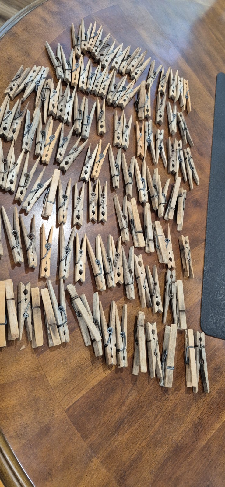 100 Vintage Clothes Pins, Clip Style
