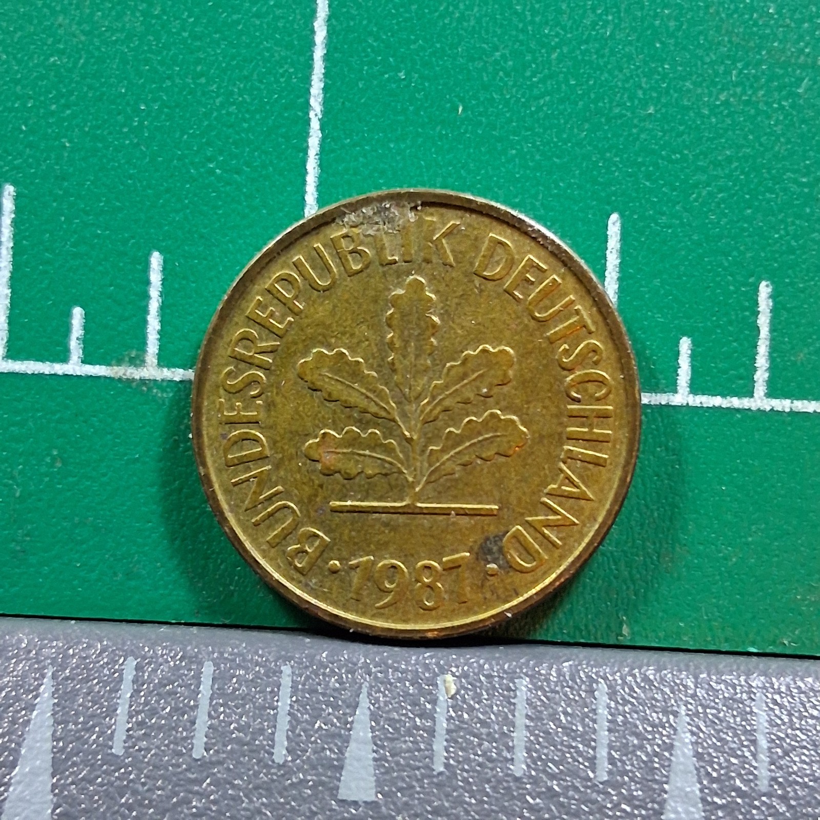 1987 Germany Oak Seedling / Rye Stalks 5 Pfennig Brass Clad Currency Coin