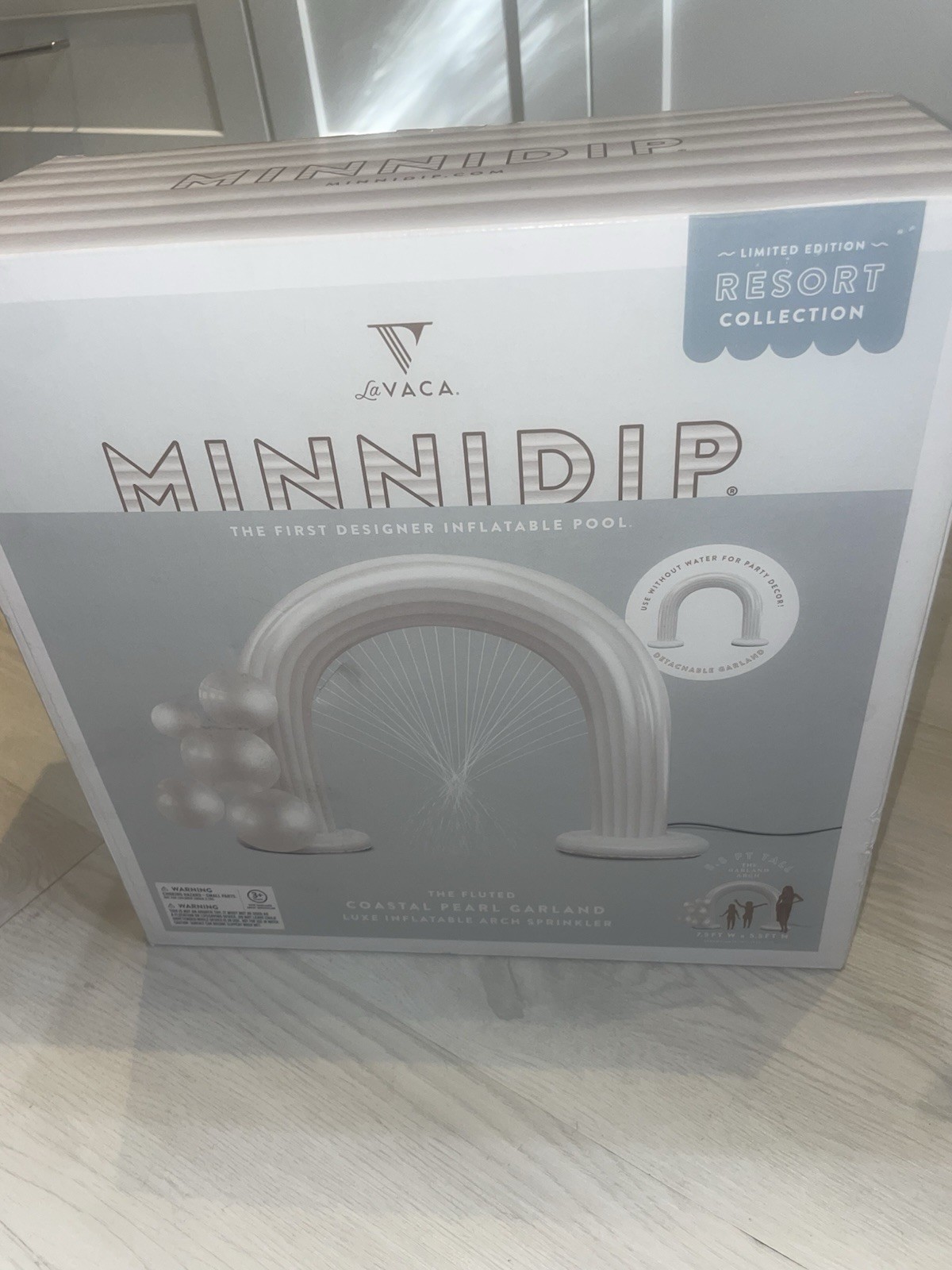 MINNIDIP Exclusive Resort Collection Garland Arch Play Sprinkler - Indoor/ Out