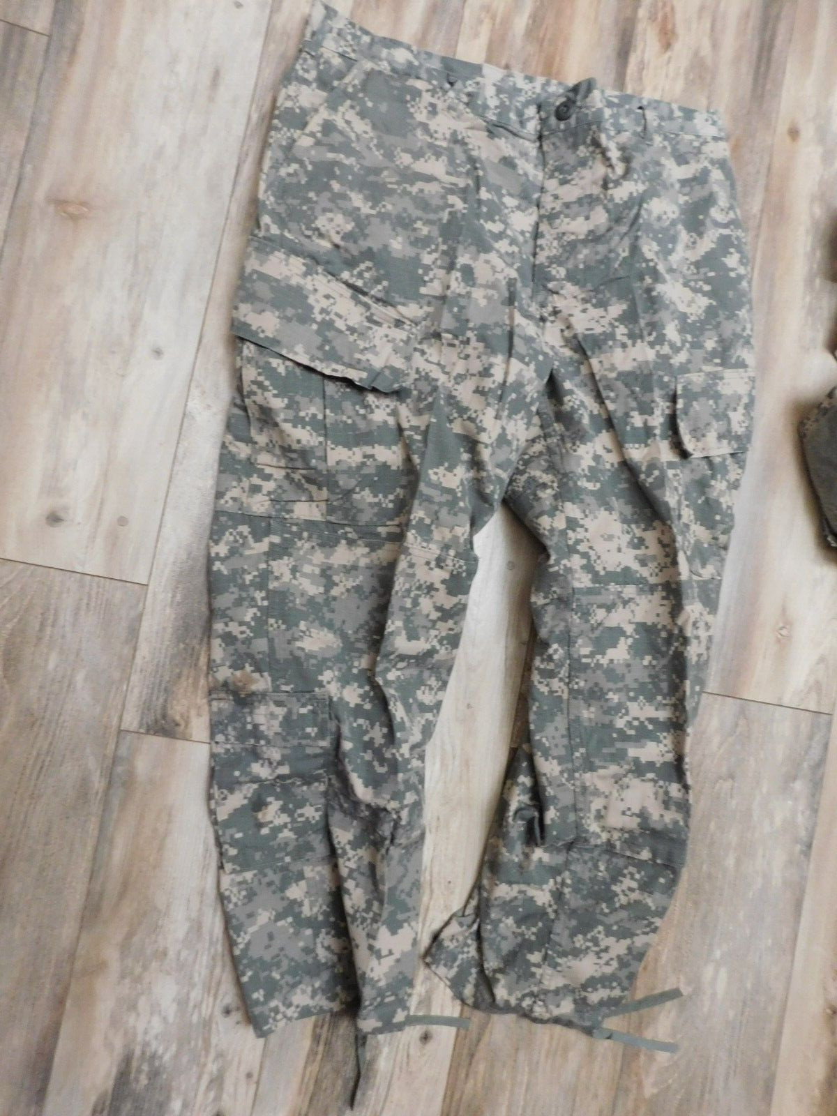 ARMY ACU PANTS  SIZE LARGE - SHORT