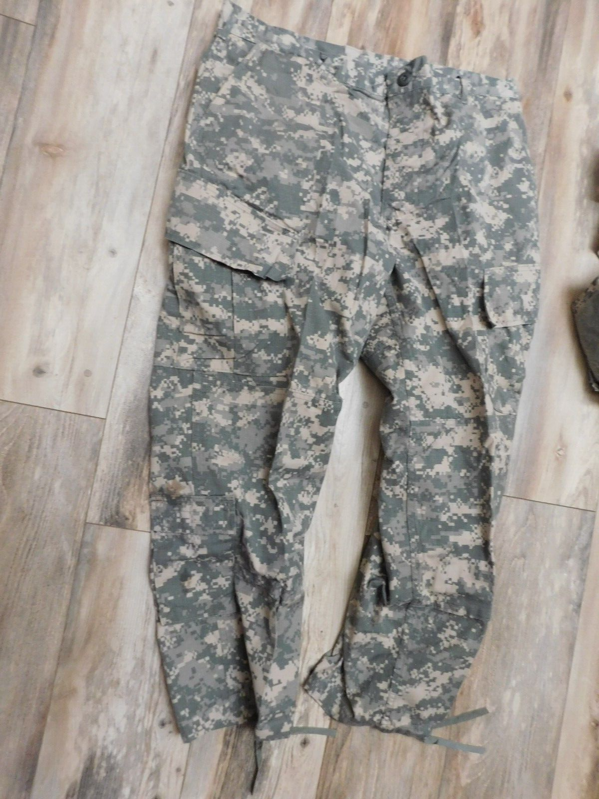 ARMY ACU PANTS SIZE LARGE - SHORT