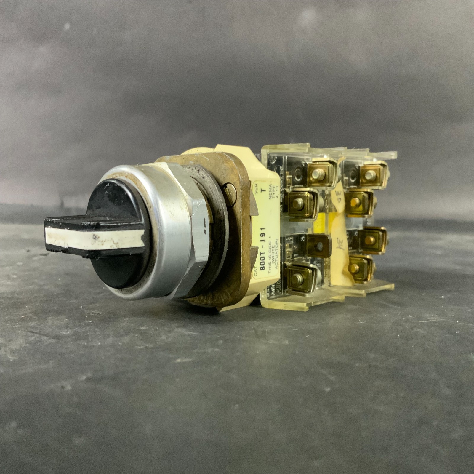 ALLEN BRADLEY 800T-J91 SELECTOR SWITCH ($45 OBO)