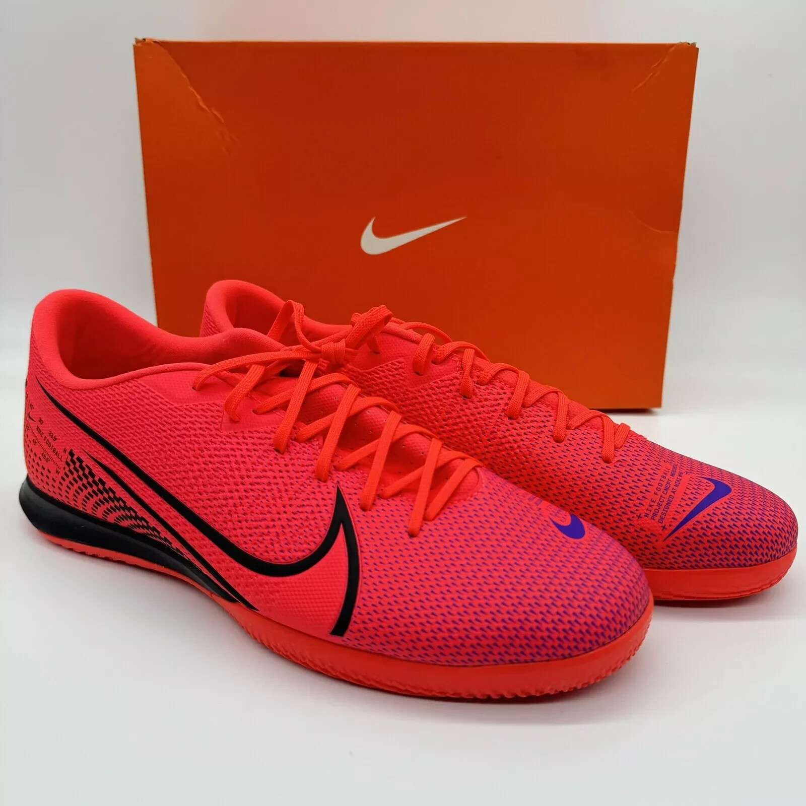 Nike Men’s Vapor 13 Academy IC Soccer Shoes Sz 11.5 AT7993-606 Laser Crimson NEW