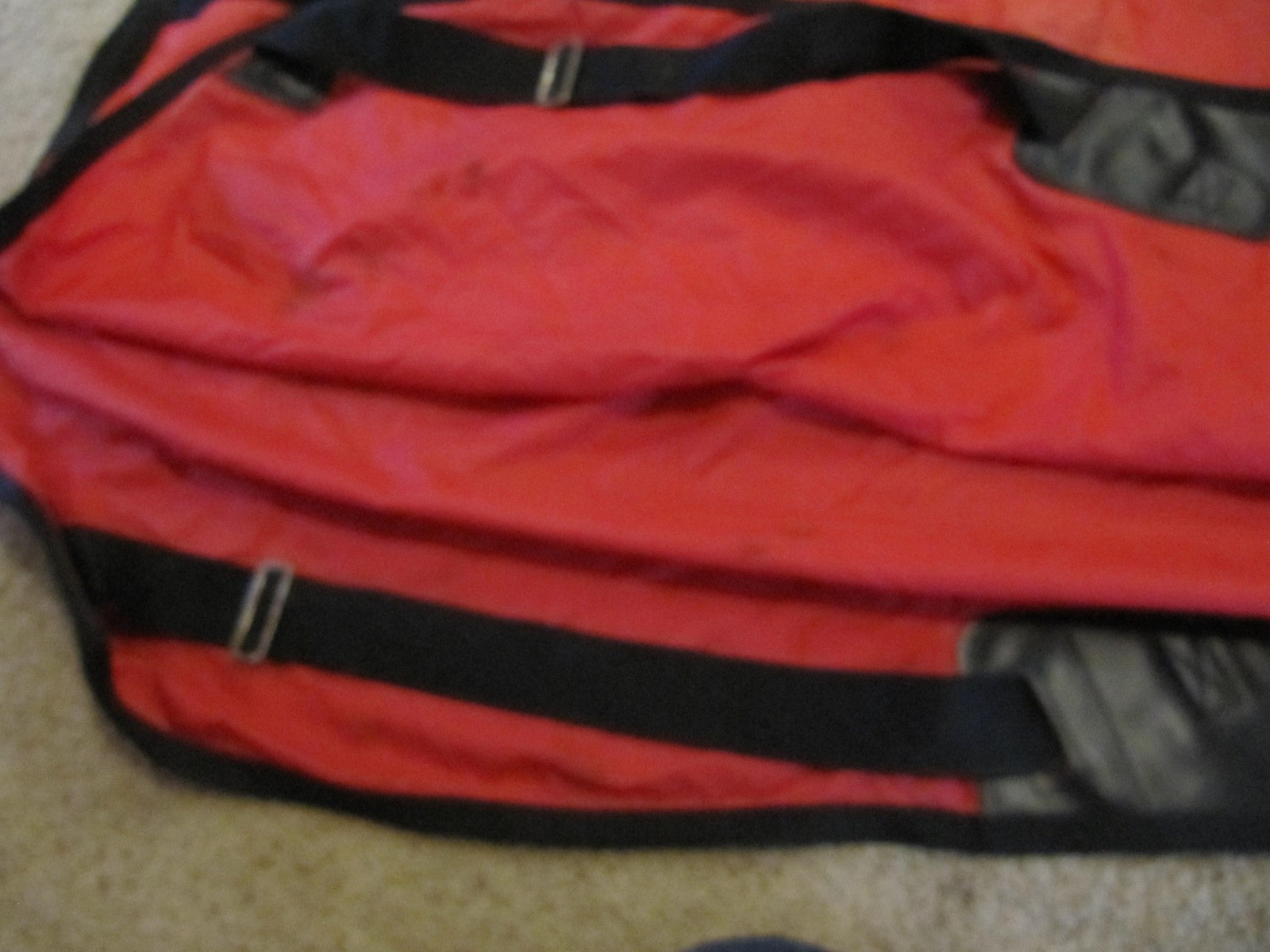 SILVER MESA HORSE BLANKET SHEET 420D NYLON RED SIZE 82 Closed Front
