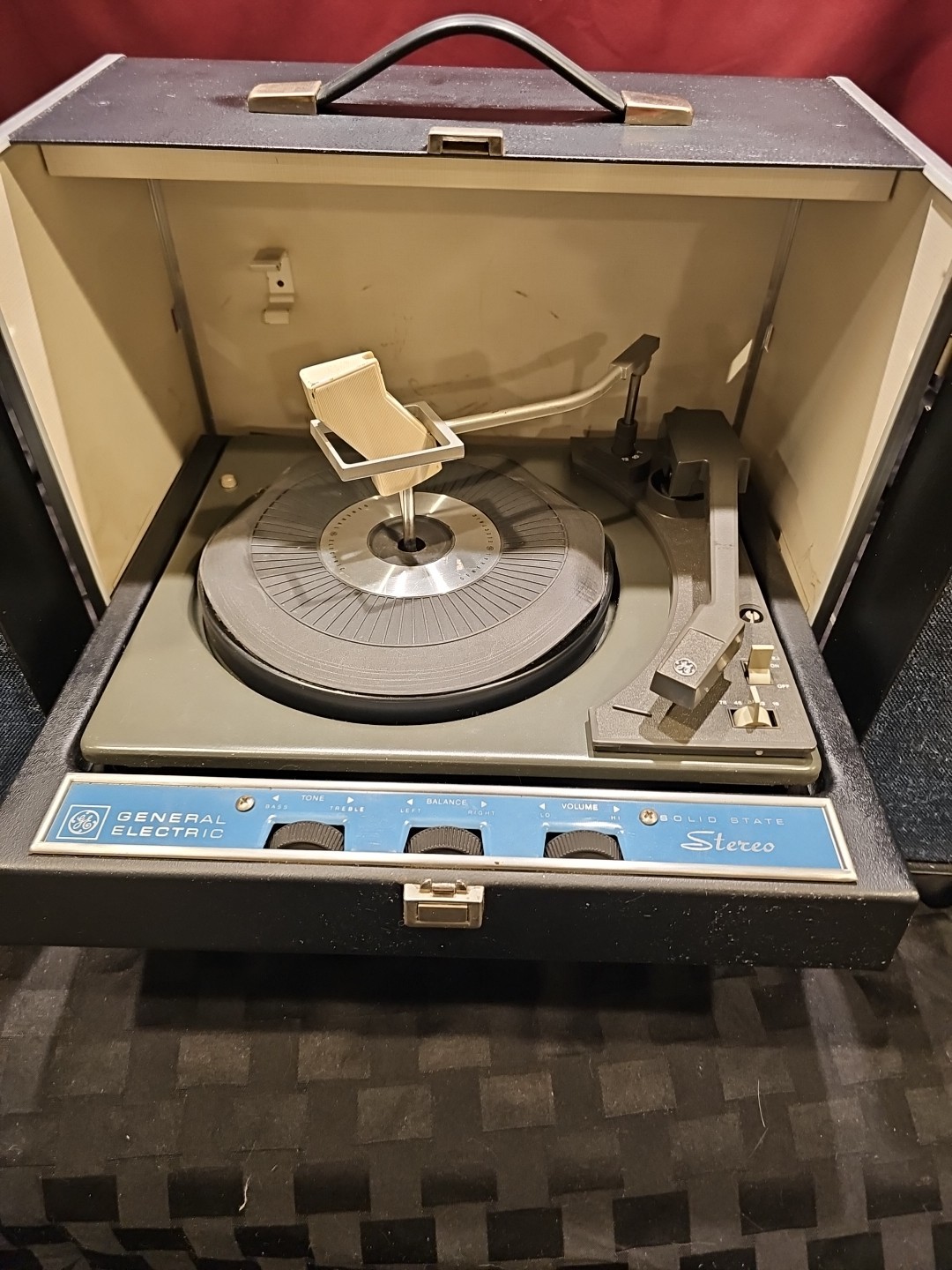 General Electric Solid State Stereo Portable Record Player Fold Out Speaker Read