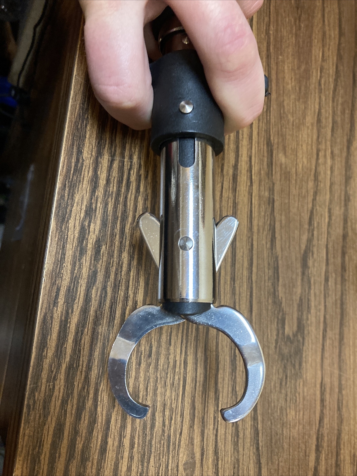 Fish Gripper Scale