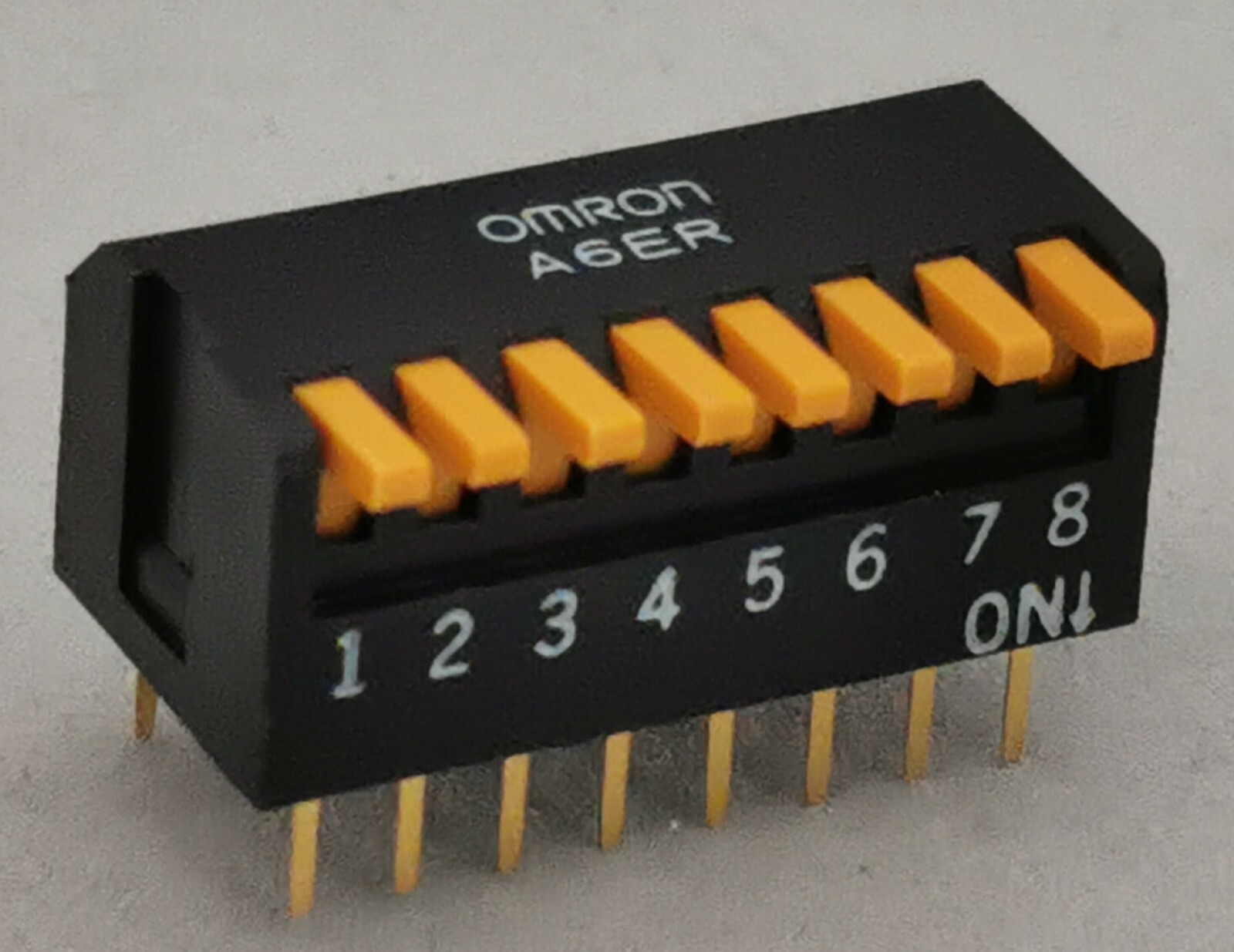 21 X NEW A6ER-8104 / A6ER8104 Omron, DIP Switches 8 POS Side Actuation