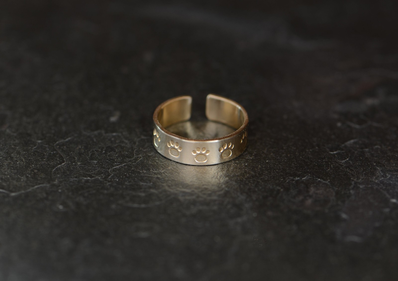 Gold toe ring with tiny paw prints made from 14k solid gold - midi ring or