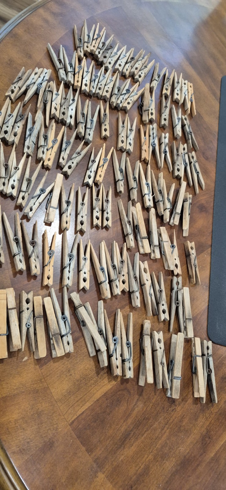 100 Vintage Clothes Pins, Clip Style