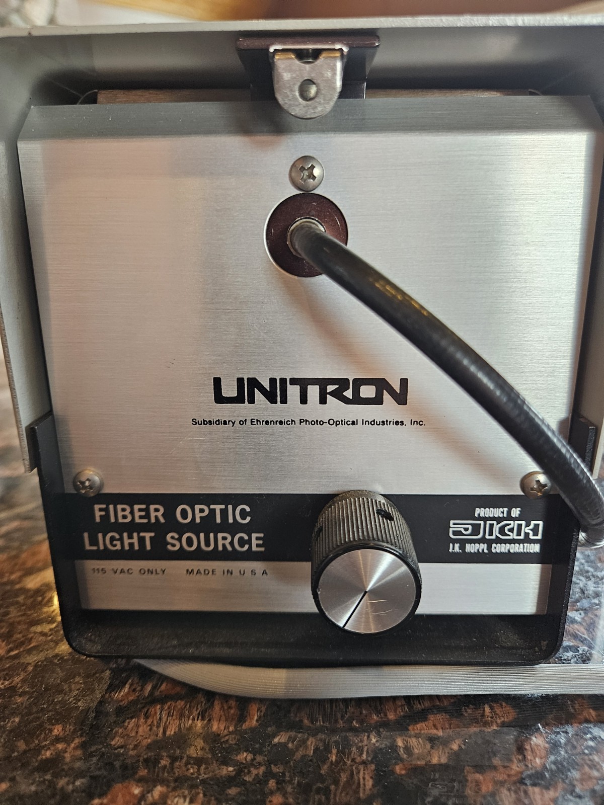 Unitron Fiber Optic Illuminator Light Source 115VAC 60Hz Made in USA
