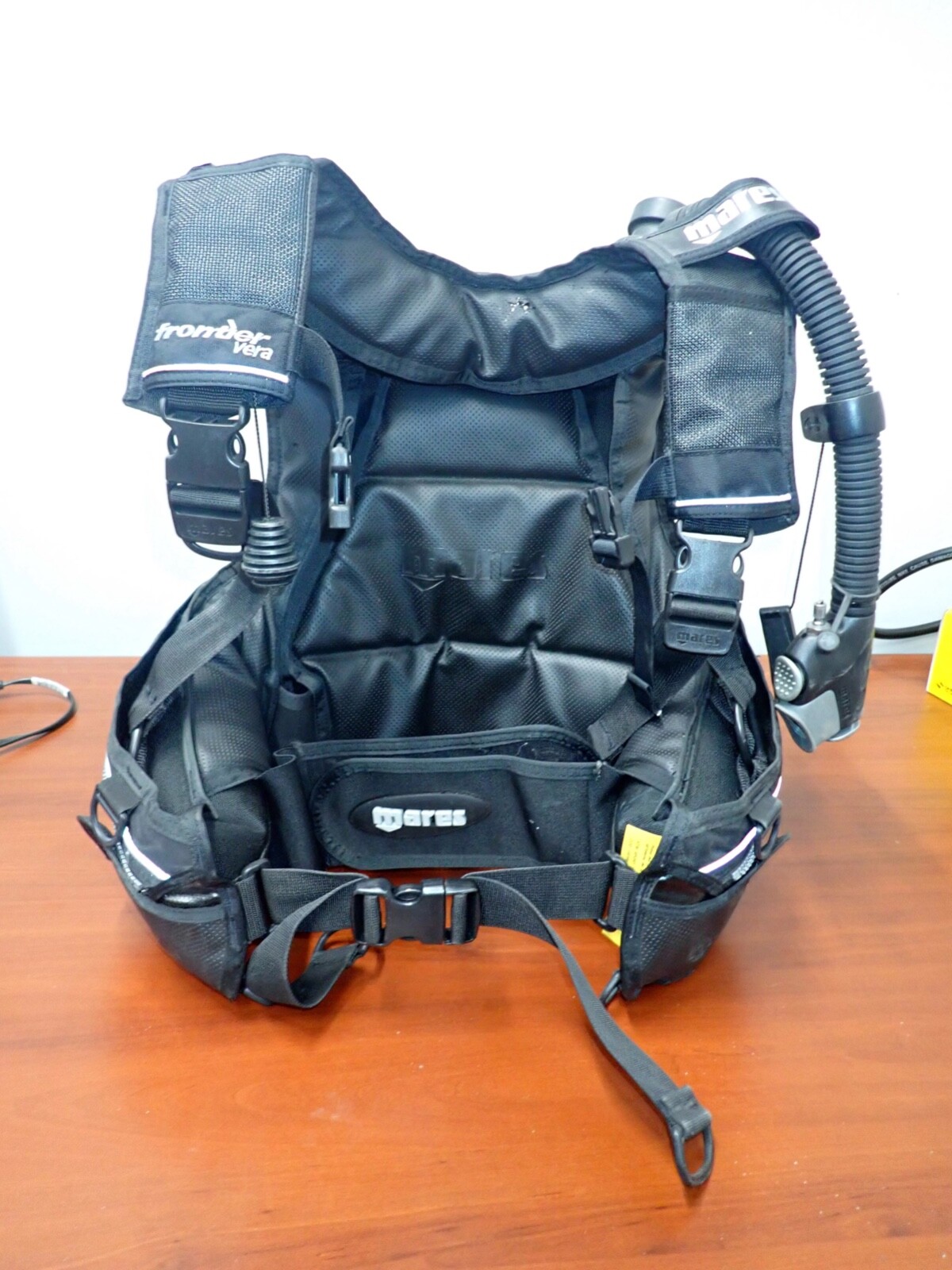 Mares Frontier Vera Womens  BCD Medium Used