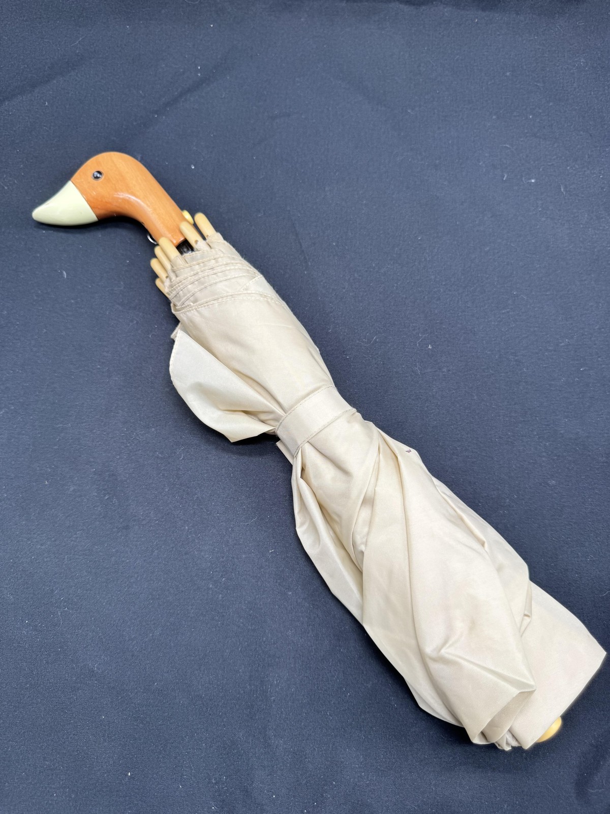 RAINES Umbrella Womens One Size Beige Duck Head Handle Compact Folding Auto