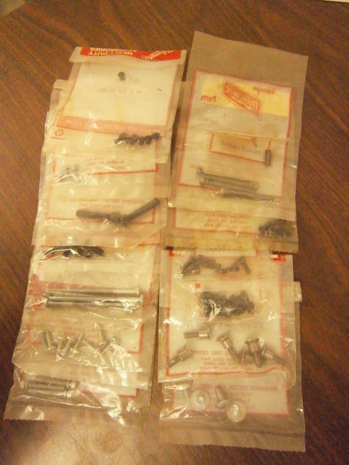 Lot of Assorted Milwaukee Screws New Not Used #737MM