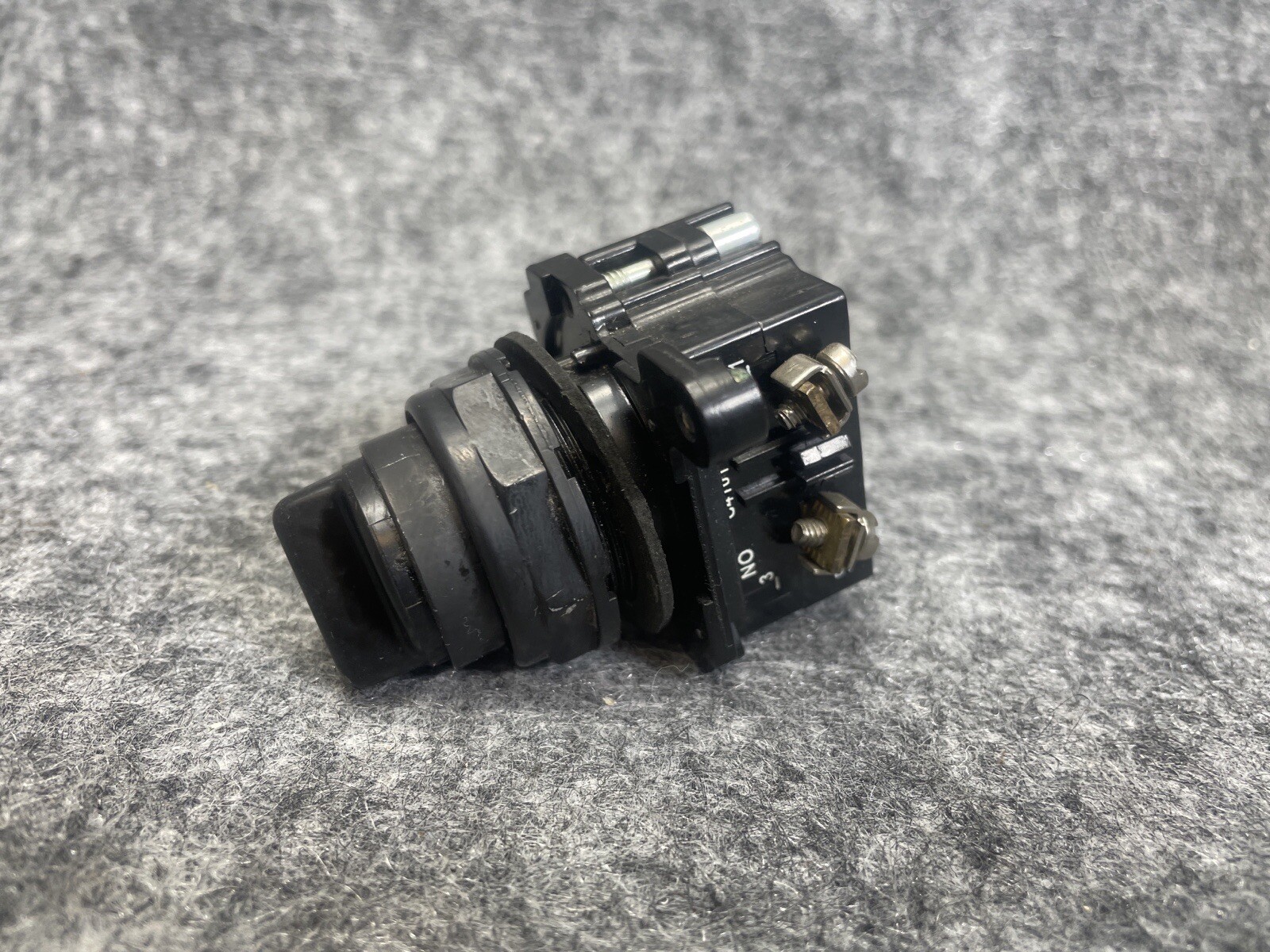 Cutler-Hammer 10250T/91000T 2-Position Selector Switch