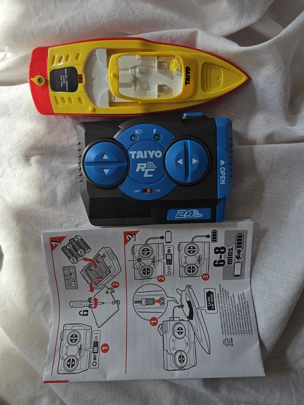 TAIYO Wave Runner RC Speed/Racing Boat 2.4GHz Yellow Plastic Model