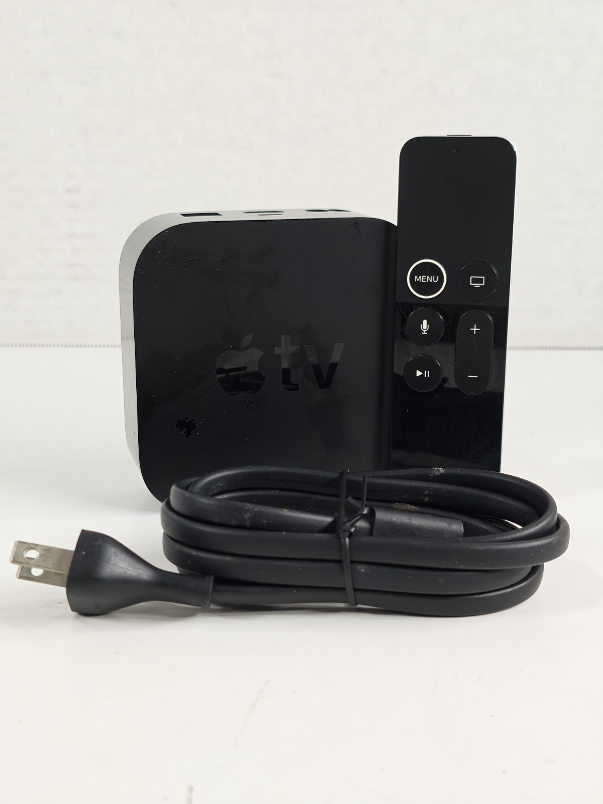 Apple TV A1625 4th Gen 1080p Media Streamer + A1962 Apple TV Touch Remote