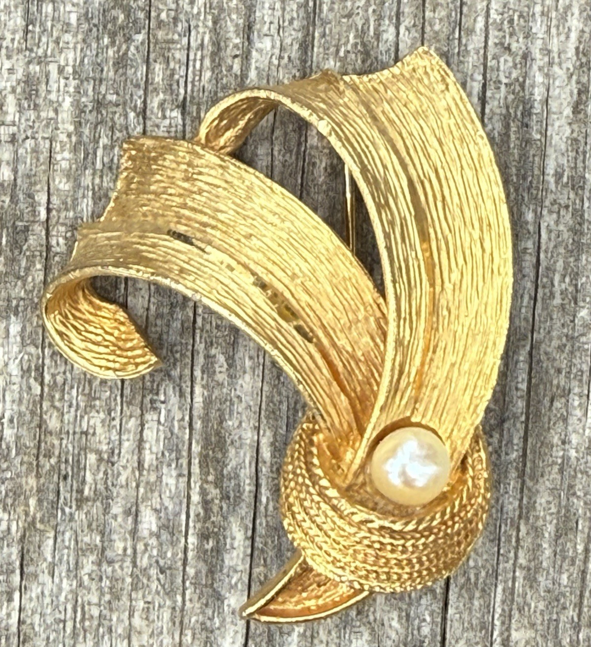 BSK Brooch Brushed Gold Tone Signed Pin Faux Pearls 1.75 inch